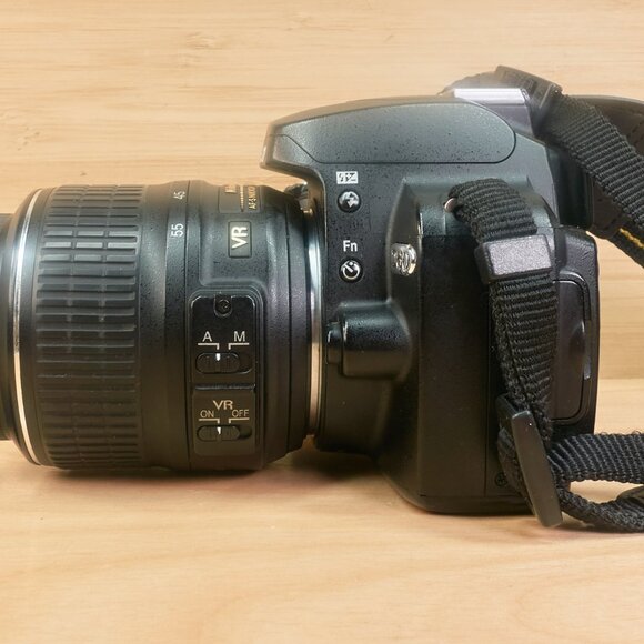 Nikon D60 10.2MP Digital SLR Camera w/ Nikkor 18-55mm f/3.5-5.6G AF-S Lens - Picture 3 of 10